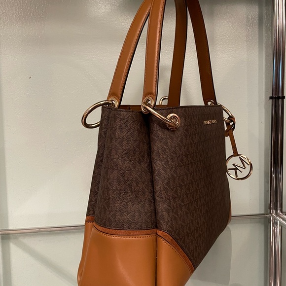 Large Nicole handbag - Picture 2 of 10